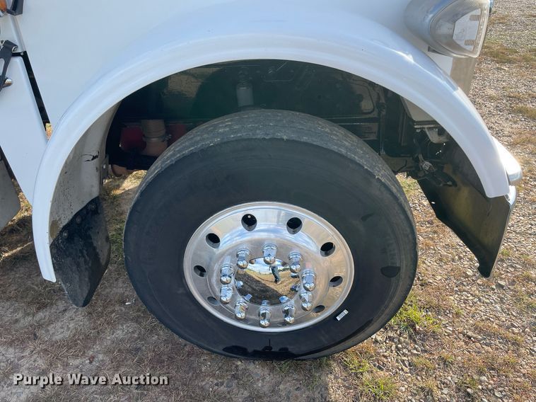 image for item NA9677 2012 Peterbilt 367  semi truck