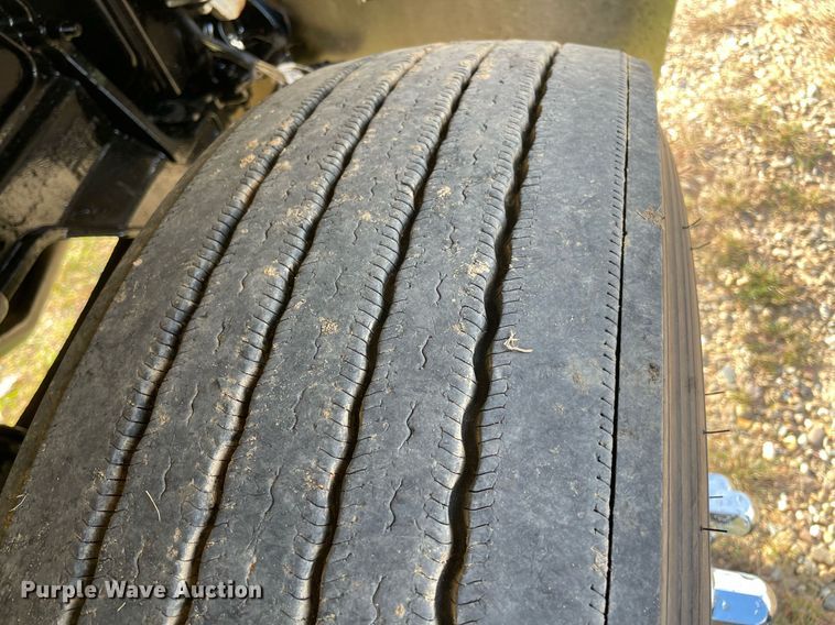 image for item NA9677 2012 Peterbilt 367  semi truck