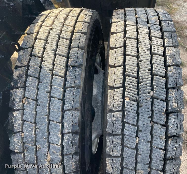 image for item NA9677 2012 Peterbilt 367  semi truck