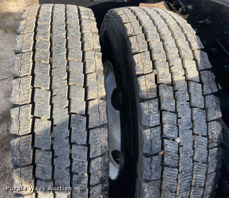 image for item NA9677 2012 Peterbilt 367  semi truck