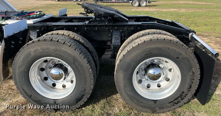 image for item NA9677 2012 Peterbilt 367  semi truck