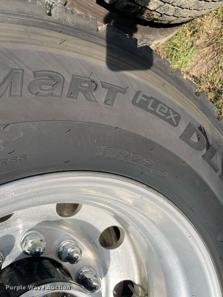 image for item NA9677 2012 Peterbilt 367  semi truck