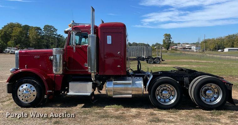 image for item NA9678 1978 Peterbilt 359  semi truck