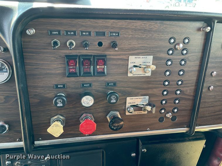 image for item NA9678 1978 Peterbilt 359  semi truck