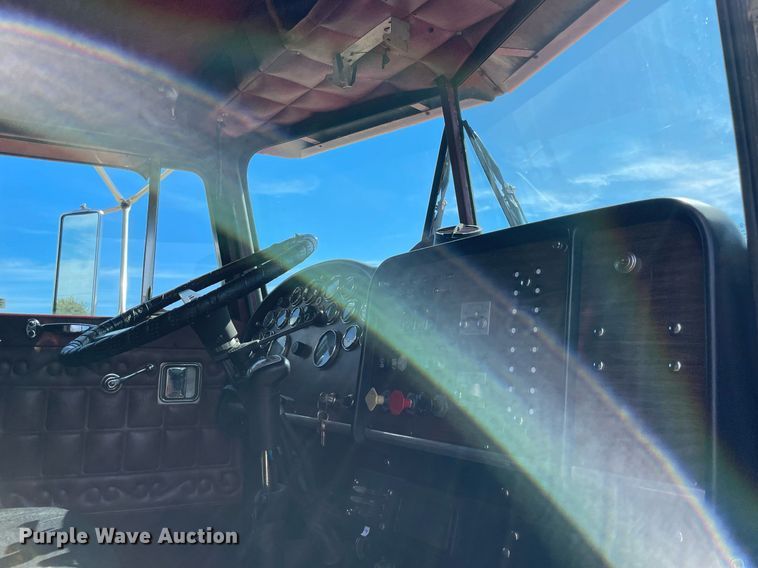 image for item NA9678 1978 Peterbilt 359  semi truck