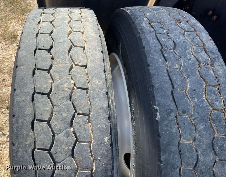 image for item NA9678 1978 Peterbilt 359  semi truck