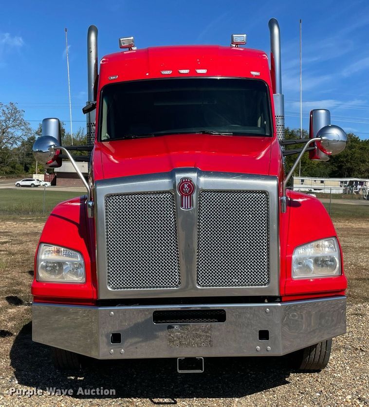 image for item NA9679 2020 Kenworth T880  semi truck