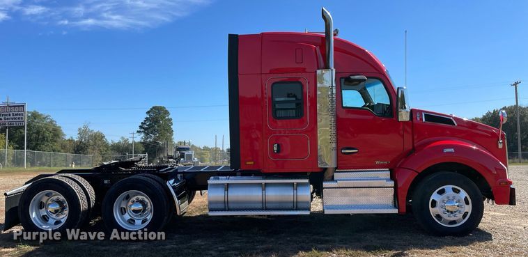 image for item NA9679 2020 Kenworth T880  semi truck