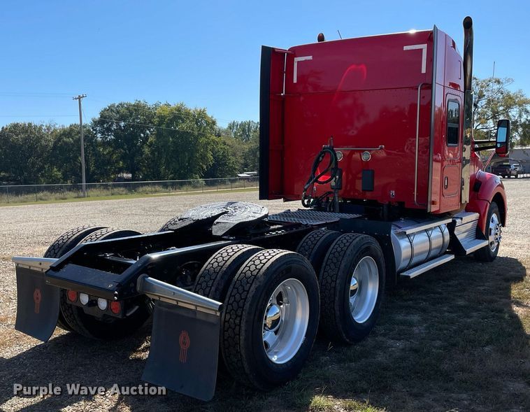 image for item NA9679 2020 Kenworth T880  semi truck