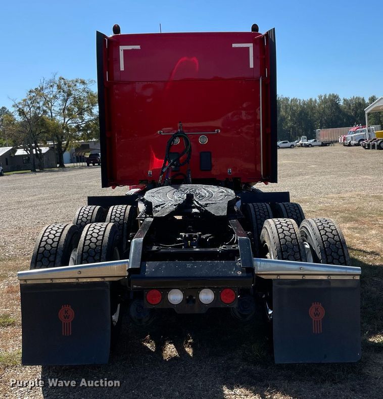 image for item NA9679 2020 Kenworth T880  semi truck