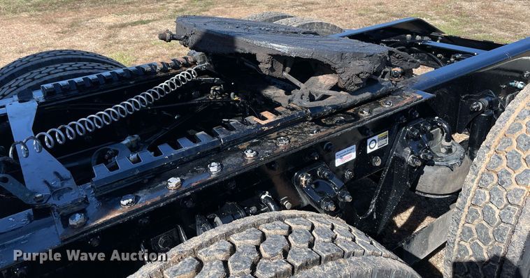 image for item NA9679 2020 Kenworth T880  semi truck