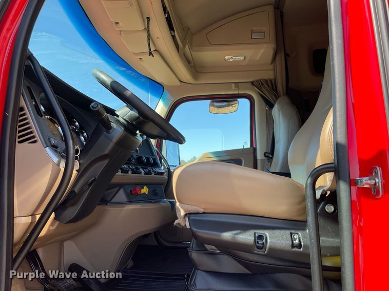 image for item NA9679 2020 Kenworth T880  semi truck