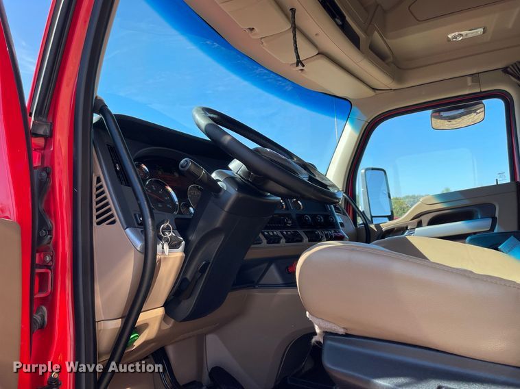 image for item NA9679 2020 Kenworth T880  semi truck