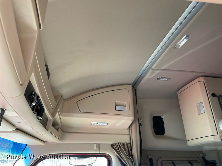 image for item NA9679 2020 Kenworth T880  semi truck