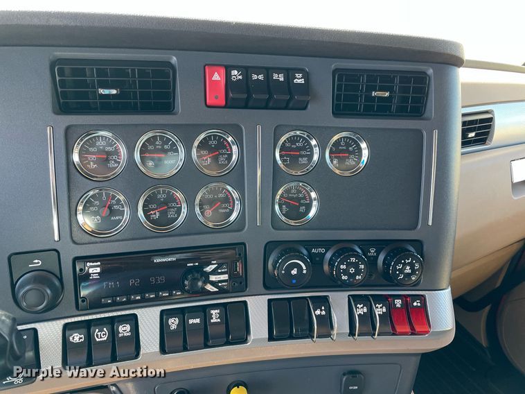 image for item NA9679 2020 Kenworth T880  semi truck