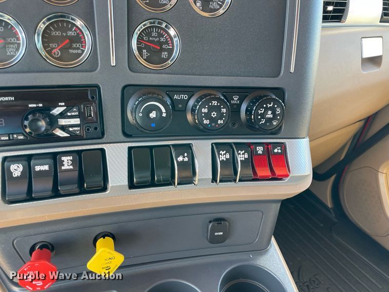 image for item NA9679 2020 Kenworth T880  semi truck
