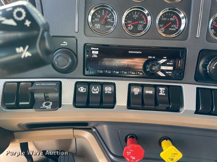 image for item NA9679 2020 Kenworth T880  semi truck