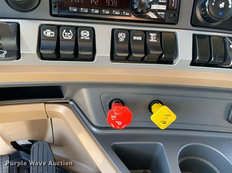 image for item NA9679 2020 Kenworth T880  semi truck