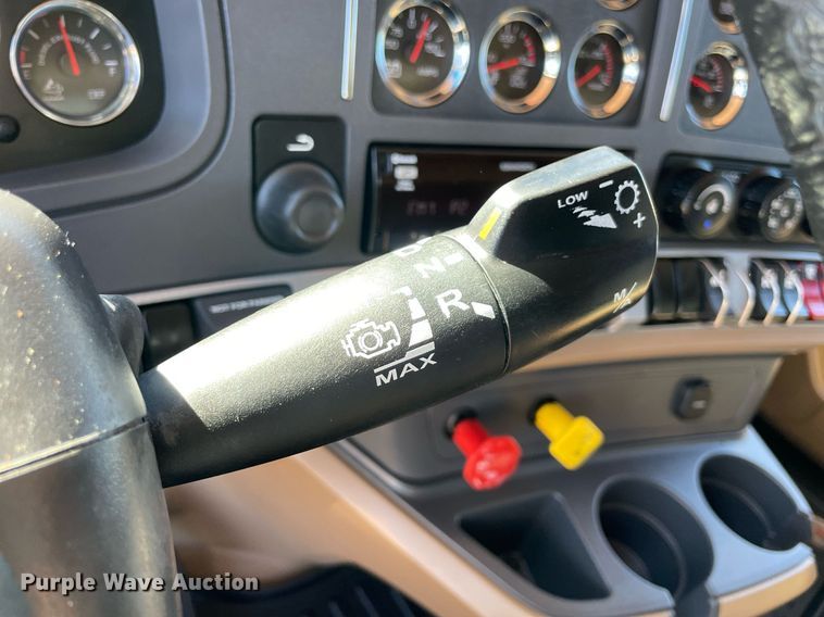 image for item NA9679 2020 Kenworth T880  semi truck