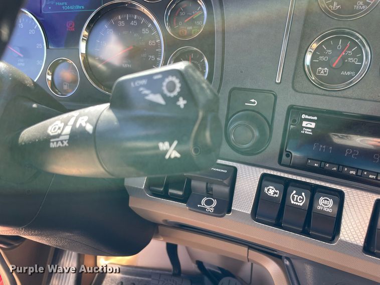 image for item NA9679 2020 Kenworth T880  semi truck