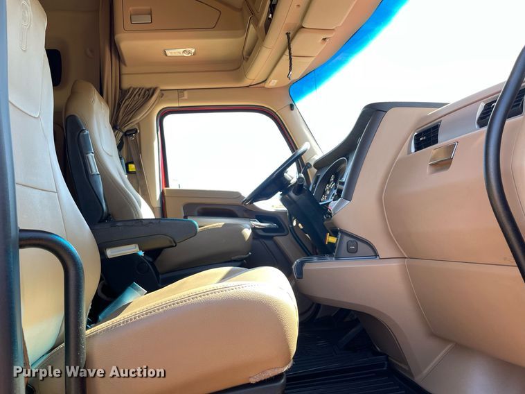 image for item NA9679 2020 Kenworth T880  semi truck