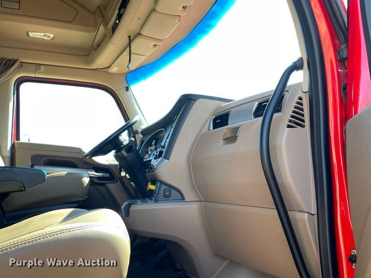 image for item NA9679 2020 Kenworth T880  semi truck