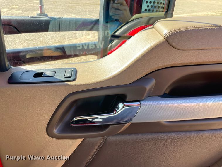 image for item NA9679 2020 Kenworth T880  semi truck