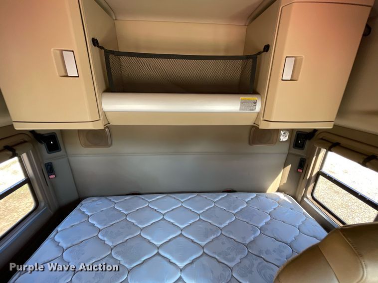 image for item NA9679 2020 Kenworth T880  semi truck