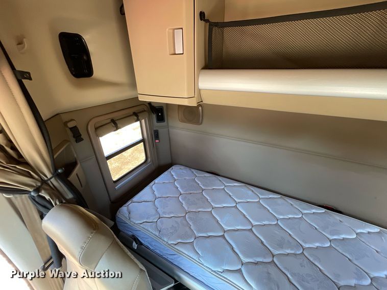 image for item NA9679 2020 Kenworth T880  semi truck