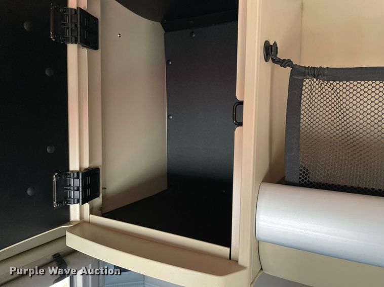 image for item NA9679 2020 Kenworth T880  semi truck