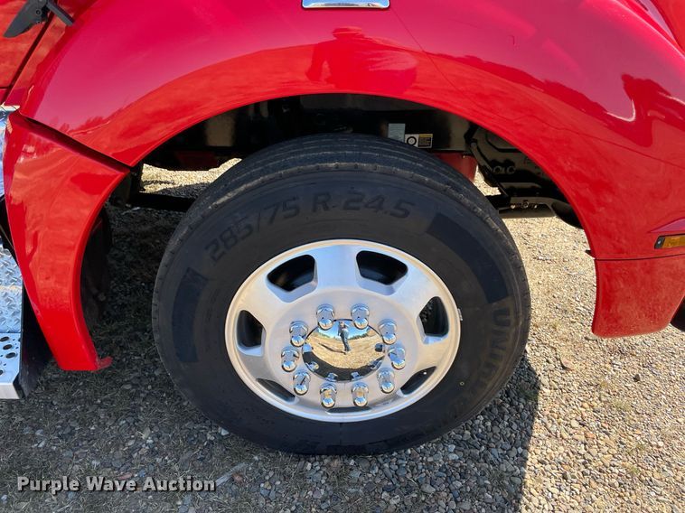 image for item NA9679 2020 Kenworth T880  semi truck