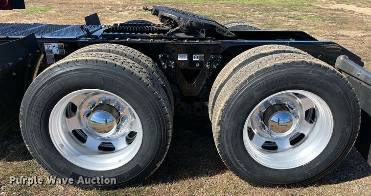 image for item NA9679 2020 Kenworth T880  semi truck