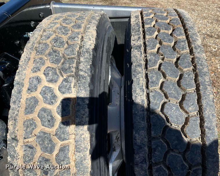 image for item NA9679 2020 Kenworth T880  semi truck