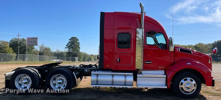 image for item NA9680 2020 Kenworth T880  semi truck