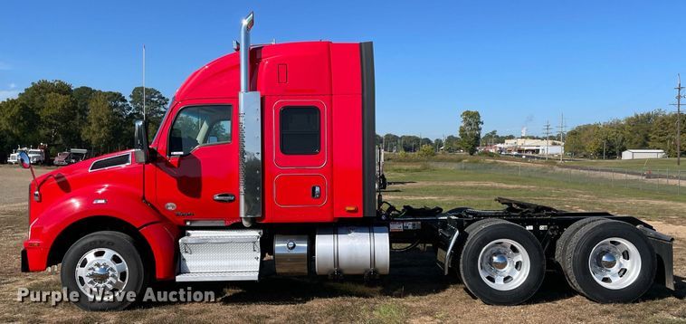 image for item NA9680 2020 Kenworth T880  semi truck