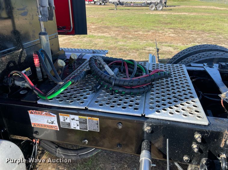 image for item NA9680 2020 Kenworth T880  semi truck