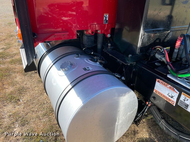 image for item NA9680 2020 Kenworth T880  semi truck