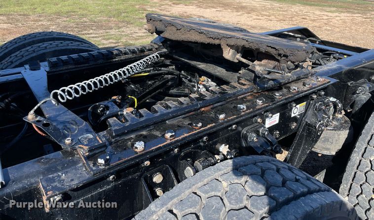 image for item NA9680 2020 Kenworth T880  semi truck