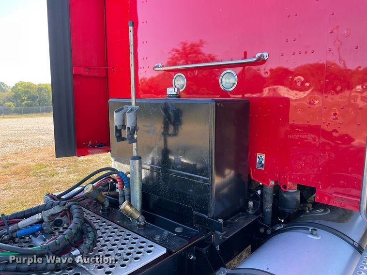 image for item NA9680 2020 Kenworth T880  semi truck