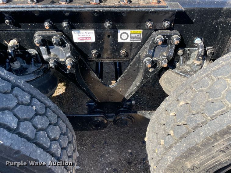 image for item NA9680 2020 Kenworth T880  semi truck