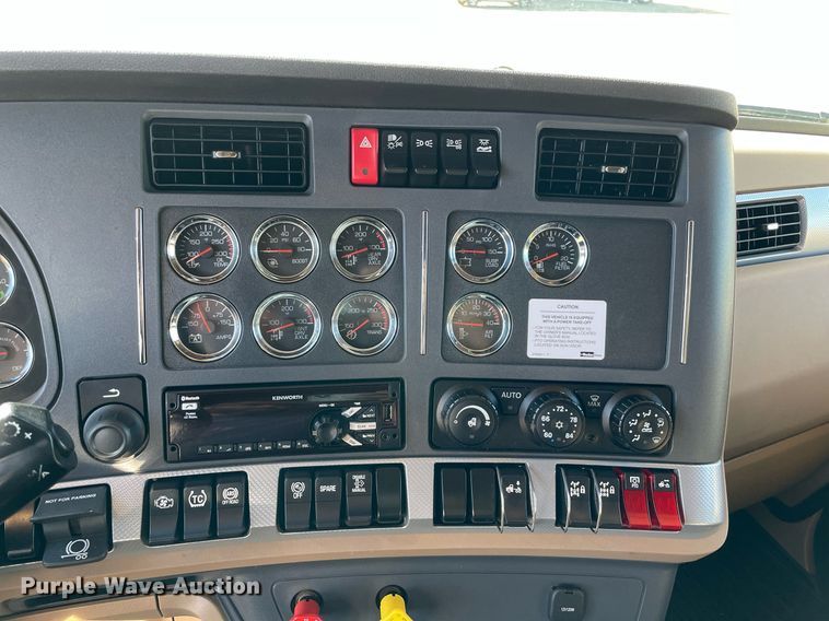 image for item NA9680 2020 Kenworth T880  semi truck