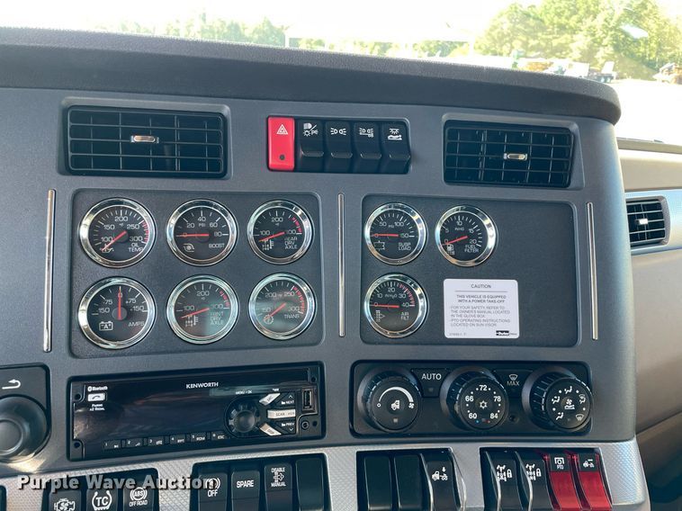 image for item NA9680 2020 Kenworth T880  semi truck