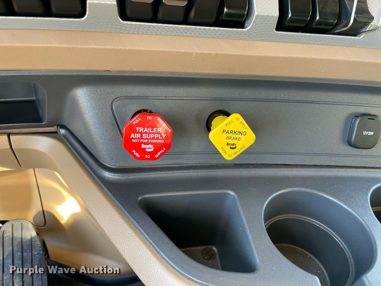 image for item NA9680 2020 Kenworth T880  semi truck