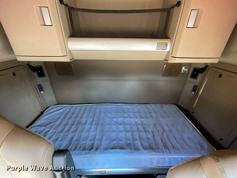 image for item NA9680 2020 Kenworth T880  semi truck