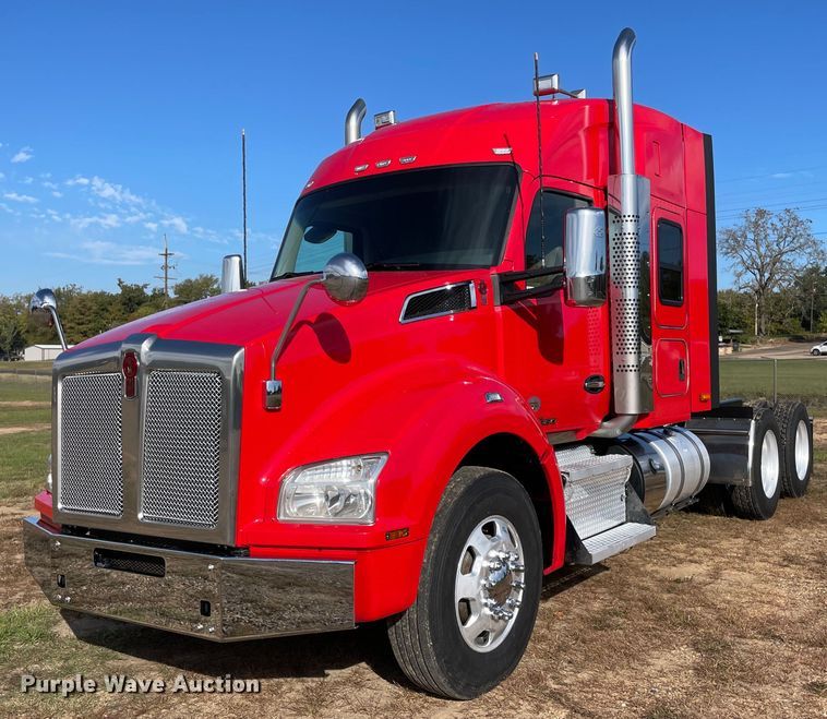 image for item NA9681 2020 Kenworth T880  semi truck