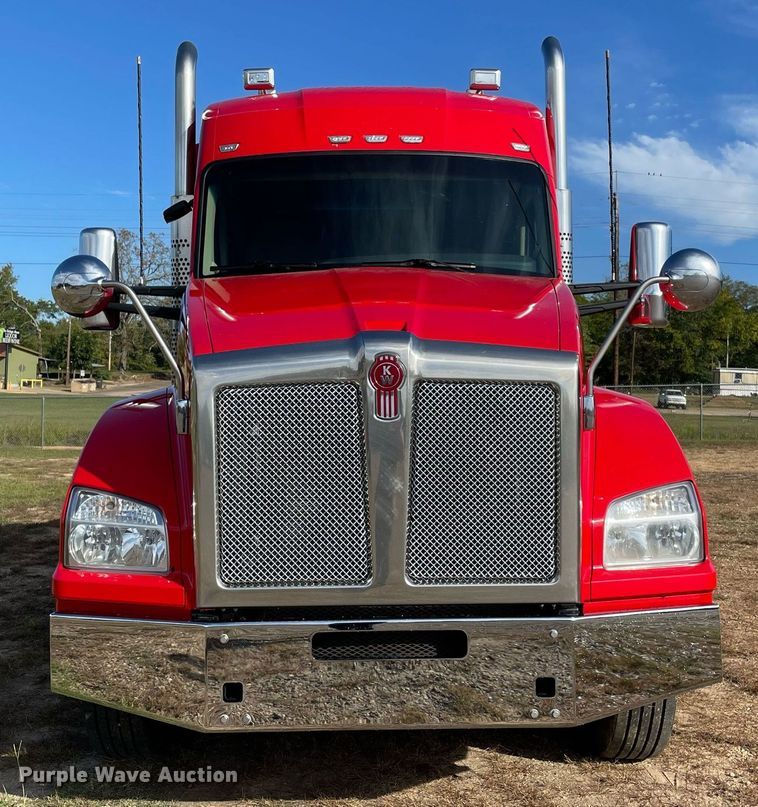 image for item NA9681 2020 Kenworth T880  semi truck