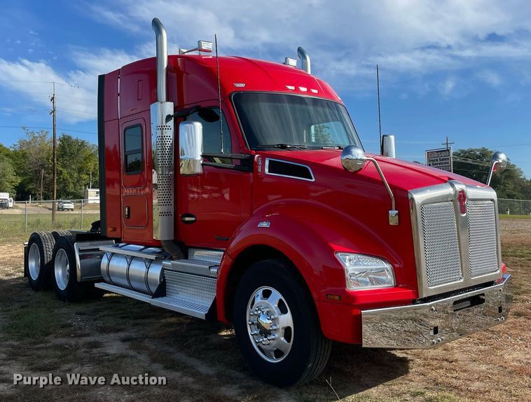 image for item NA9681 2020 Kenworth T880  semi truck