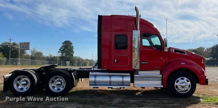 image for item NA9681 2020 Kenworth T880  semi truck