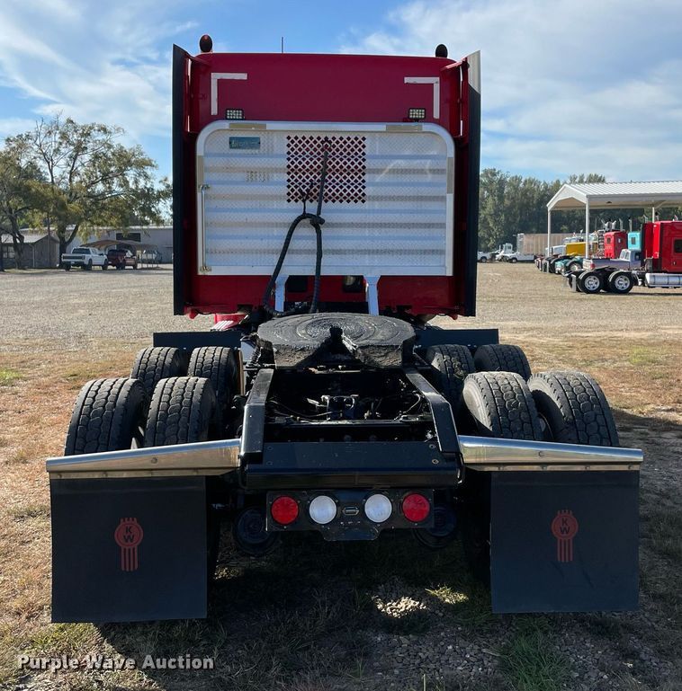 image for item NA9681 2020 Kenworth T880  semi truck