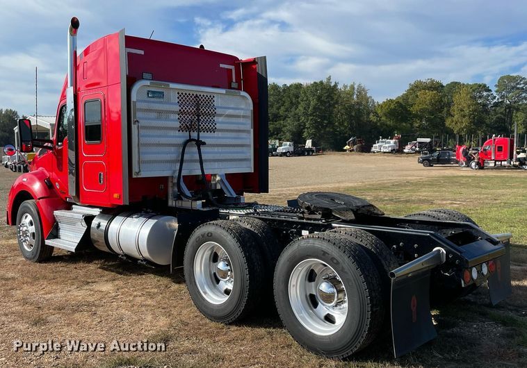 image for item NA9681 2020 Kenworth T880  semi truck